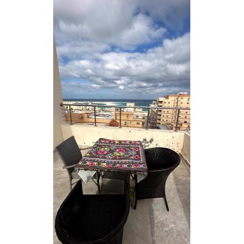 روف غرفتين مكيف فيو بانوراما بحر شارع جيلاتي عزة البوسيت - Air-conditioned 2br roof with panoramic sea view