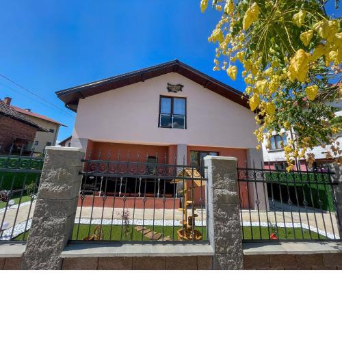 Александровата Къща - Aleksandar Guest House with Garden and Pool