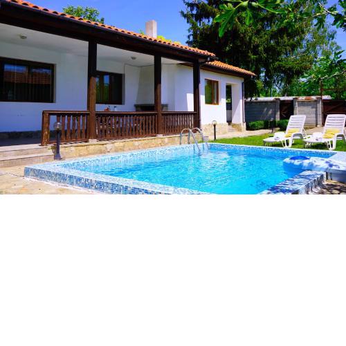 Вила Нолан с басейн - Villa Nolan with private pool