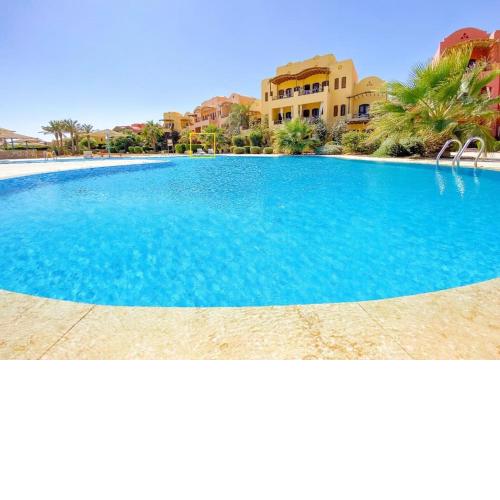 1-BR apartment in Westgolf with terrace and pool