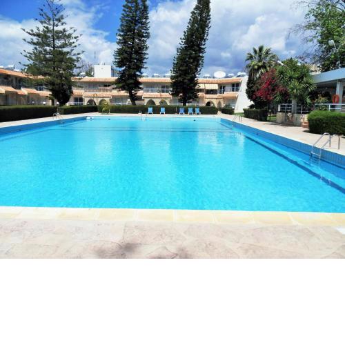 1bd in Palm Beach M1 with pool