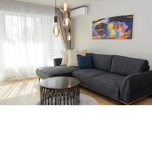 1BD Sea Garden Retreat with Dedicated Workspace