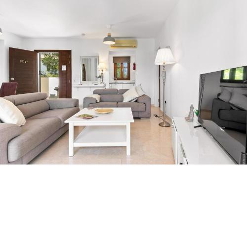 2 bedroom Apartment Chloe with communal pool, Aphrodite Hills Resort