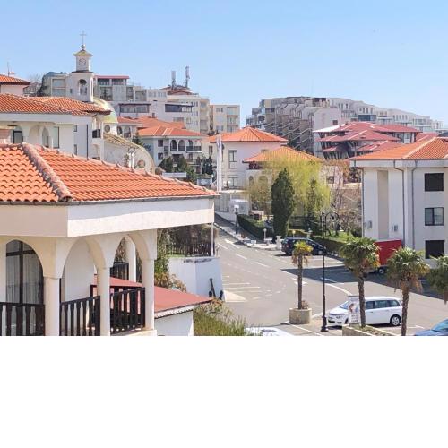 2 bedroom apartment Sveti Vlas with 2 balconies and sea views