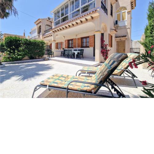 2 Bedroom Cozy Home In Torrevieja