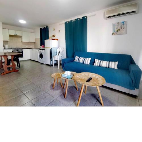 2 bedroom flat 1km from the beach