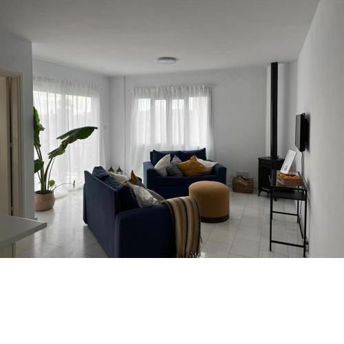 2 bedroom flat by the sea