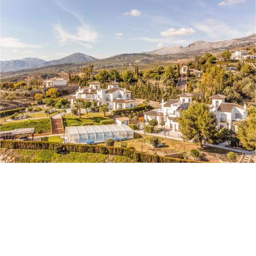 2 Bedroom Nice Apartment In Alcaucín