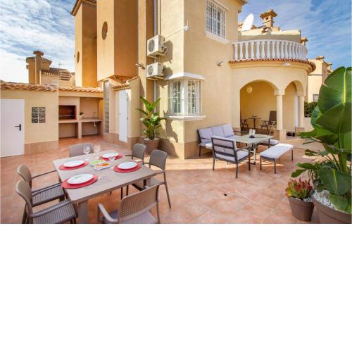 2 Bedroom Nice Home In Orihuela