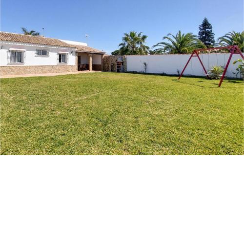 2 Bedroom Stunning Home In Chiclana De La Fronter