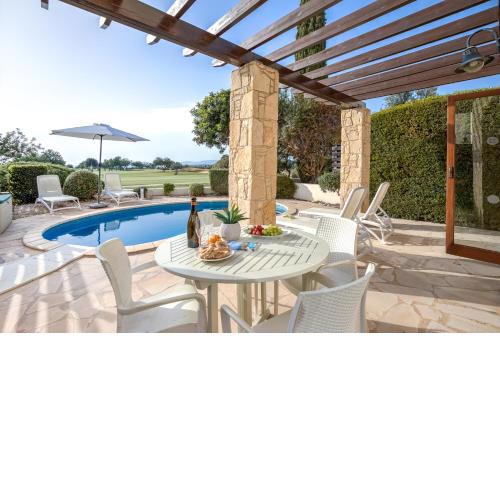 2 bedroom Villa Kornos with private pool and golf views, Aphrodite Hills Resort