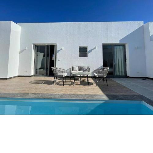 2 bedroom with a private heated pool in Sholan2