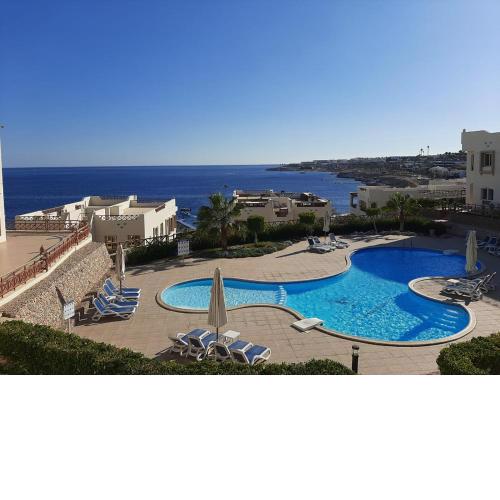 2 bedrooms apartment Shark's bay oasis with free beach 5 metres away