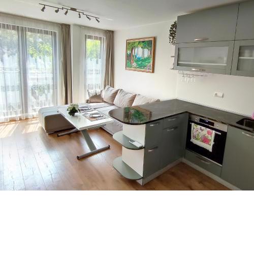 2 Coastal Retreat Apartments