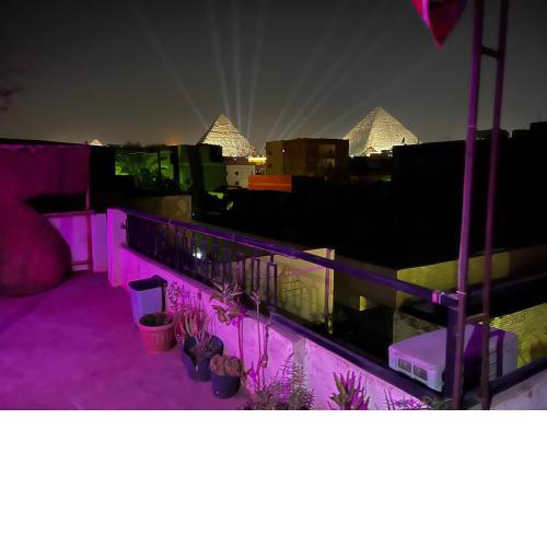 2 Jana Pyramids view inn