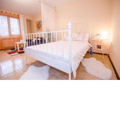 23 Central 1 Bedroom Apartment with Balcony