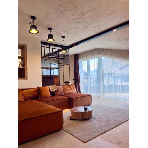 25 Loft New & Next to Ski Lift and River