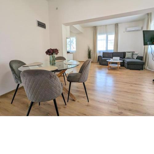 2BDRM Peaceful Escape with Free Parking