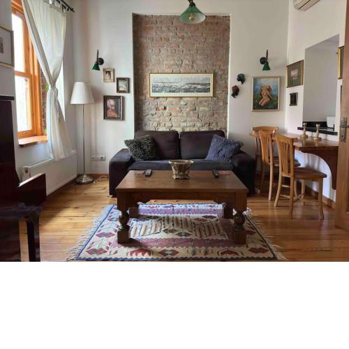 2Br, 2Ba, 2nd Floor of Historical Building, Galata
