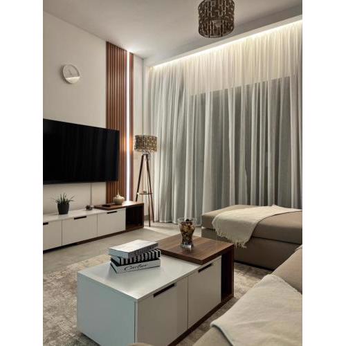 2BR Modern & Comfy Apartment in luxury neighbourhood