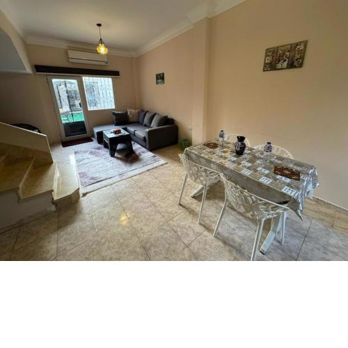 2BR townhouse, 1 bath, yard -123