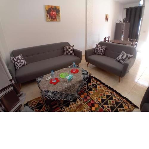 2BR Townhouse, with backyard - 871