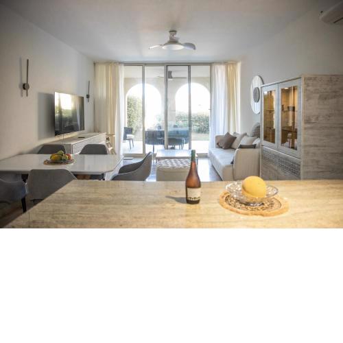 3-Bedroom apartment in Azzurra with private garden and sea view