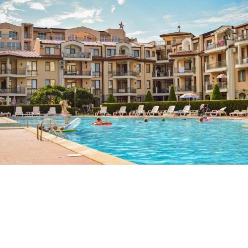 3 Bedroom Apt with Pool Views at Arcadia Complex