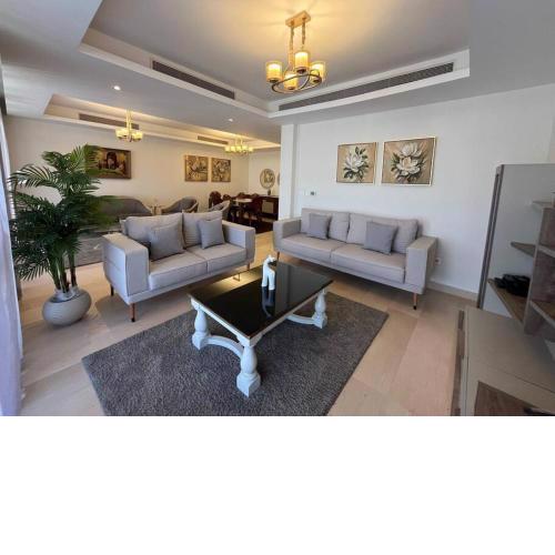 3-Bedroom CFC Walking To Mall
