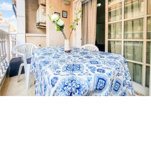3 Bedroom Cozy Apartment In Torrevieja