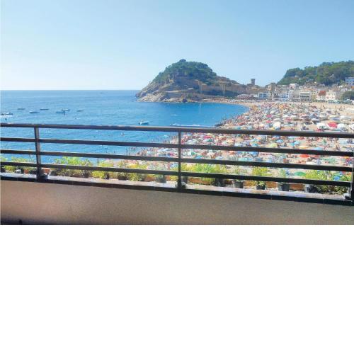 3 Bedroom Gorgeous Apartment In Tossa De Mar