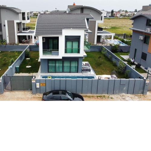 3 Bedroom luxury villa with detached pool Elexus 2