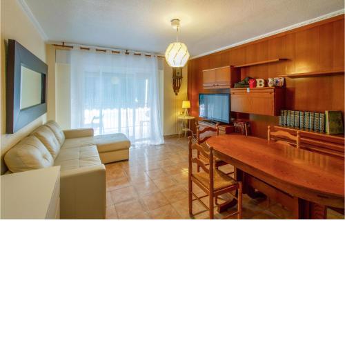 3 Bedroom Nice Apartment In Santa Pola