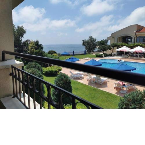 3 bedroom seaview apartment /2nd floor/