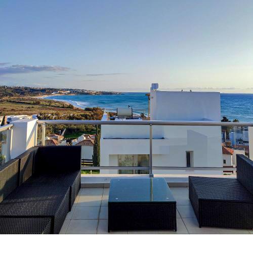 3 Bedroom Seaview Villa direct in Coral Bay with Pool