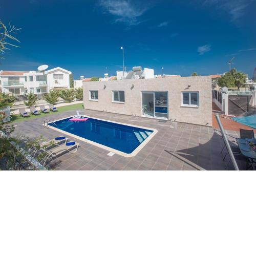 3 Bedroom Villa With Pool In Protaras Center