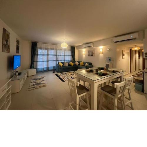 3 Bedrooms ground pool view