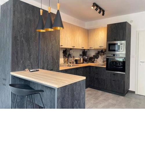 3 BR Apt, Spacious, Near South Park