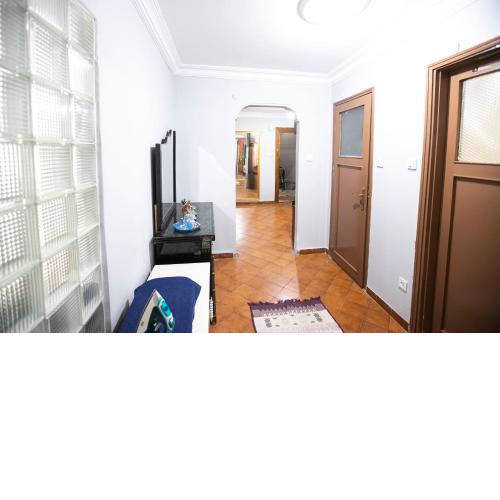 3 Diffrent Family Apartments At Center Walking 5 Minutes