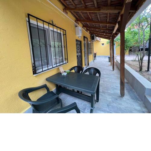 3 odalı bahçeli bbQ Antalya kalbinde ev