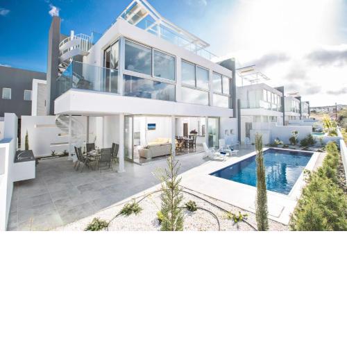 3-Schlafzimmer-Villa mit privatem Pool und Dachgarten