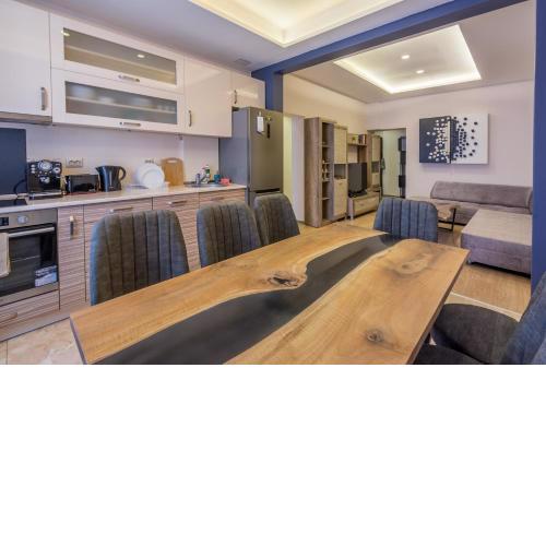 3BDR, Top Center Retreat, City Heart, FREE Parking