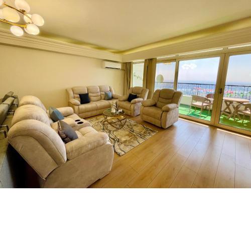 3BR Spacious Apt Overlooking Nile corniche Maadi