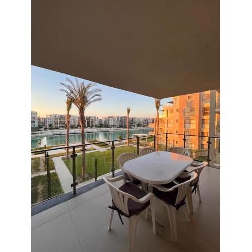 4 Bedrooms canal view