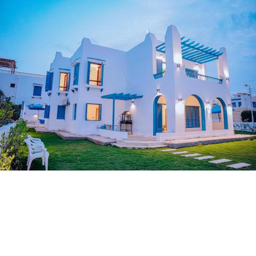 4 bedrooms villa with private pool in Tunis village faiuym