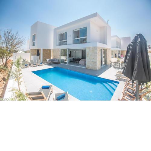 4-Schlafzimmer-Villa mit Pool im Zentrum von Protaras
