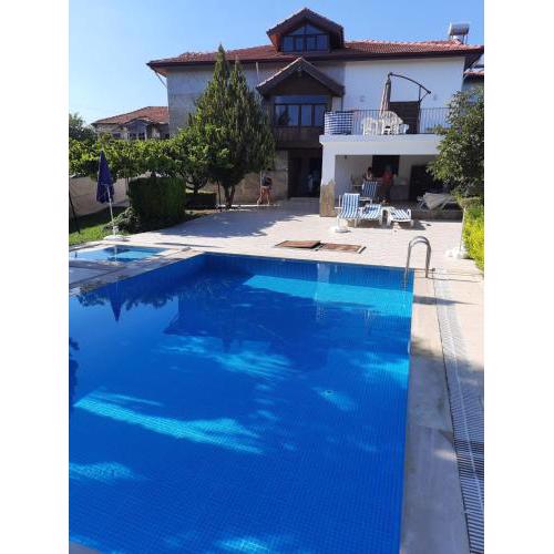 4 yatak odalı Harika müstakil villa