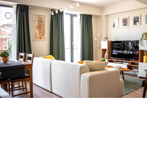4B2 brand new flat with air conditioning in Center