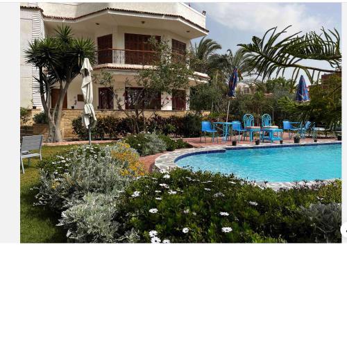 5 bdr family villa with private pool and new AC, 5 min from beach