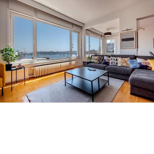 5-Bedroom Apartment with Sea View